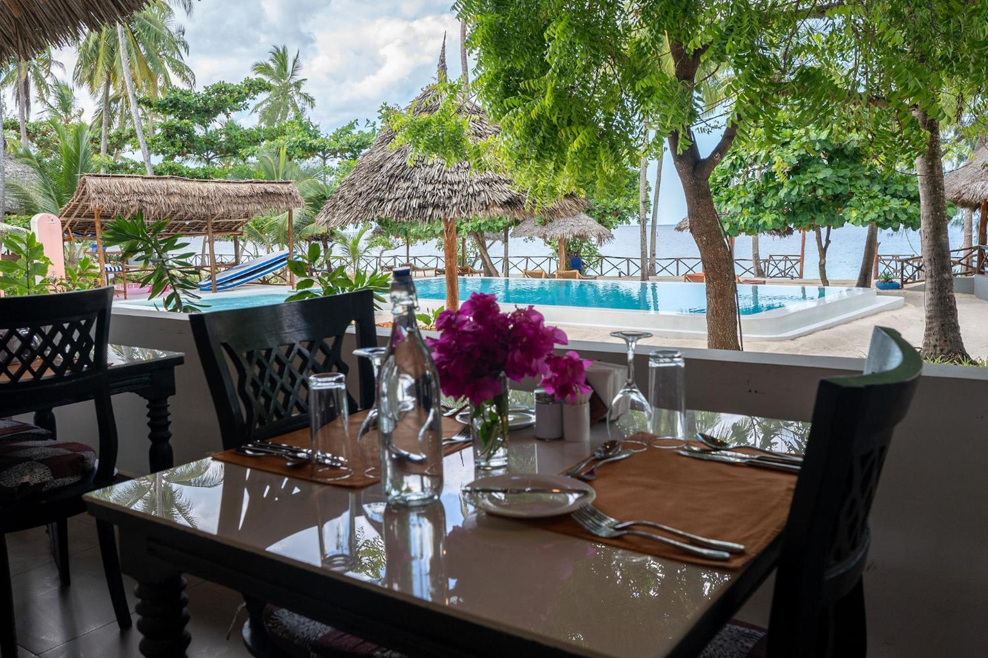 Manolo Beach Resort Уроа Екстер'єр фото