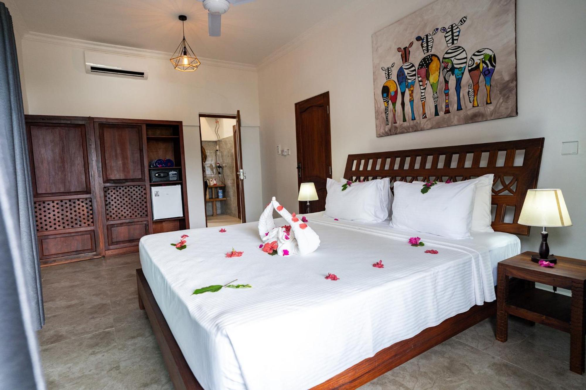 Manolo Beach Resort Уроа Номер фото