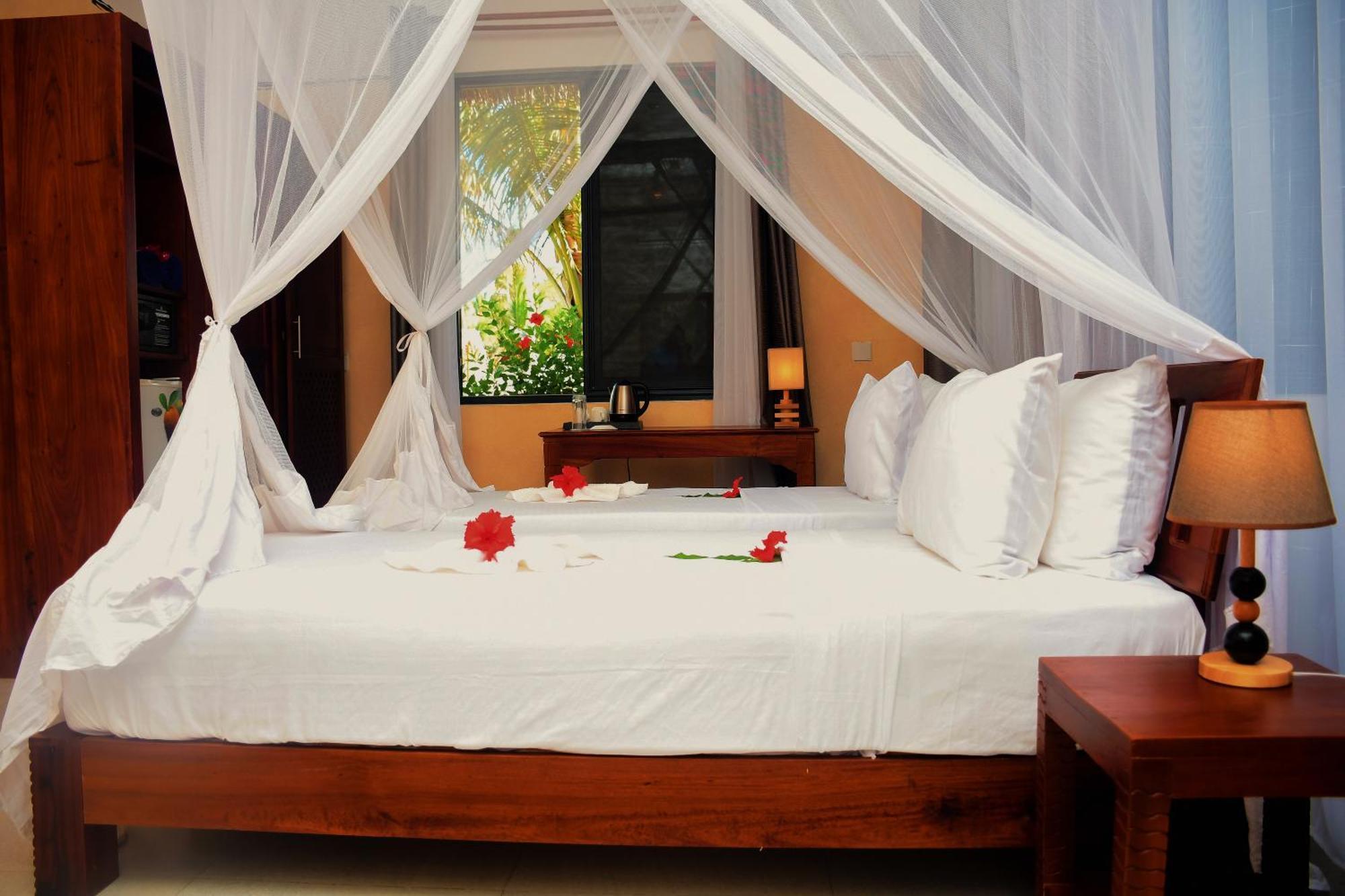 Manolo Beach Resort Уроа Екстер'єр фото